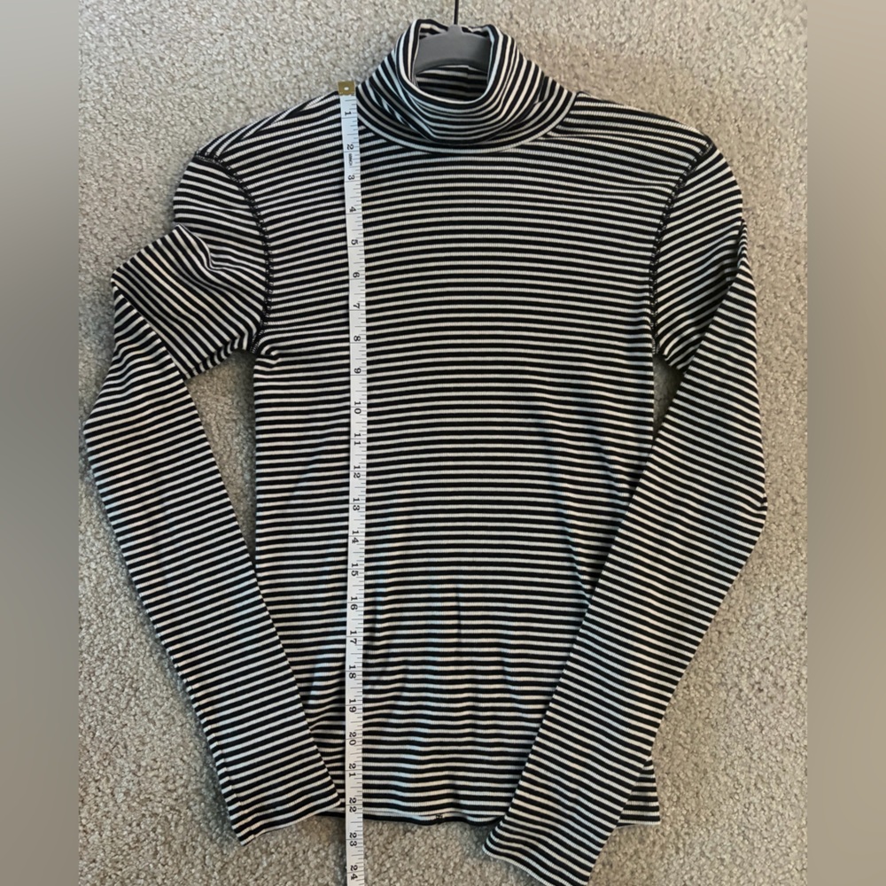 Everlane The Luxe Rib Turtleneck - Picture 7 of 8